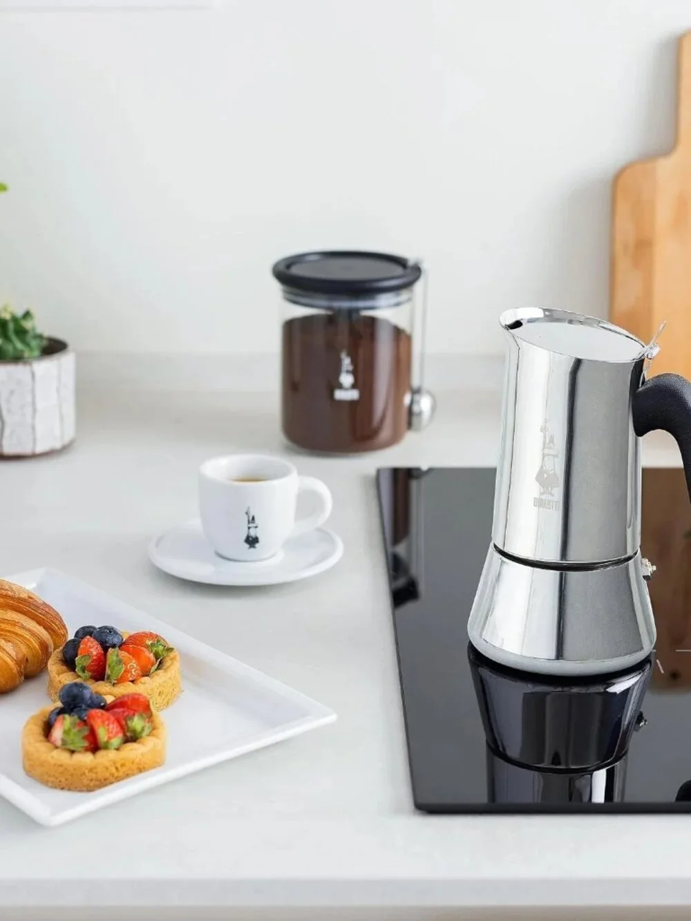 Bialetti Venus 6 Cup Stainless Steel Moka Pot Stovetop Espresso Maker Silver